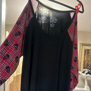 Torrid raglan skull shirt